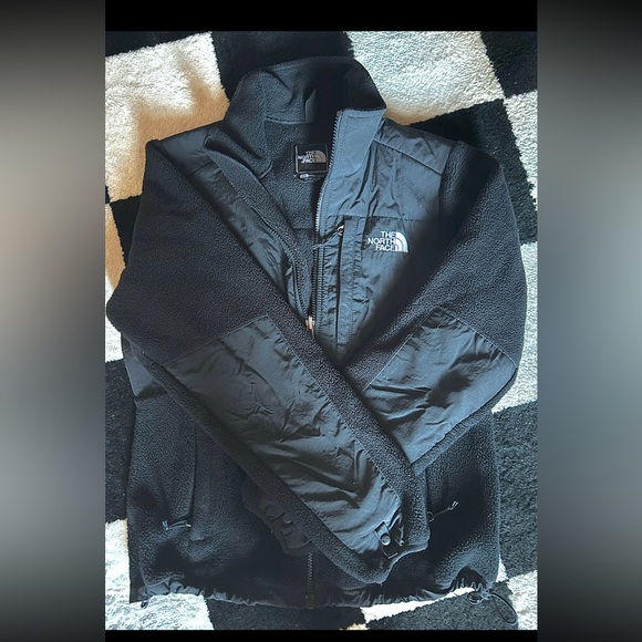 Black size Small ( women’s size as see in photo) north face jacket - Picture 3 of 4